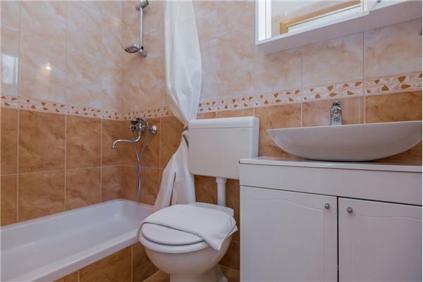 Apartment A2, for 6 persons