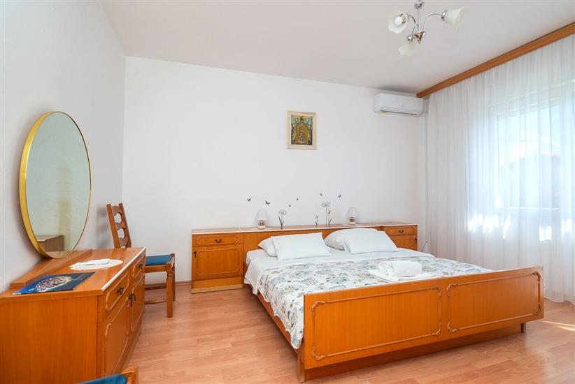 Apartment A1, for 5 persons