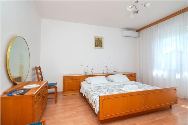Apartment A1, for 5 persons