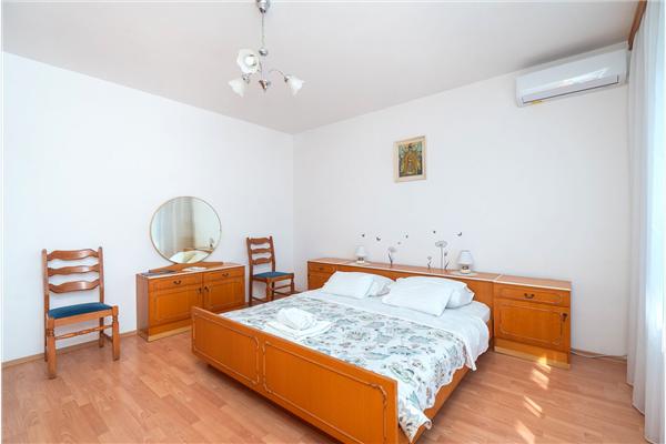 Apartment A1, for 5 persons