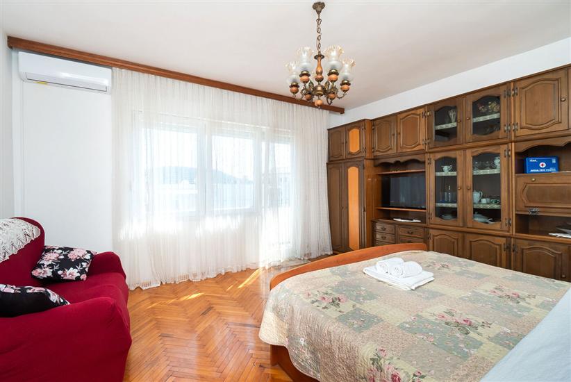 Apartment A1, for 5 persons