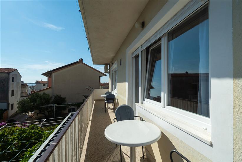 Apartment A1, for 5 persons