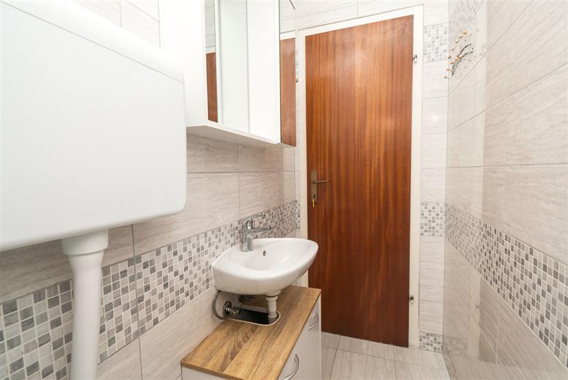 Apartment A1, for 5 persons