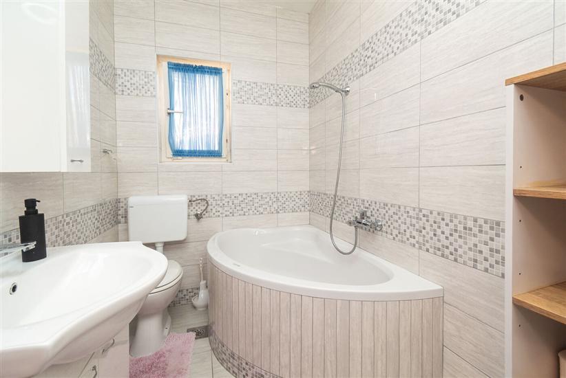 Apartment A1, for 5 persons