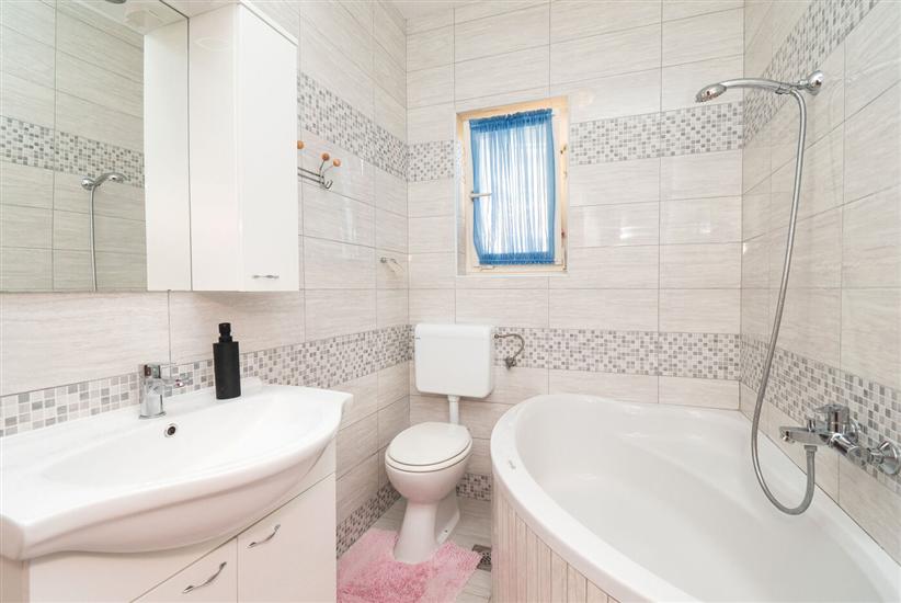 Apartment A1, for 5 persons