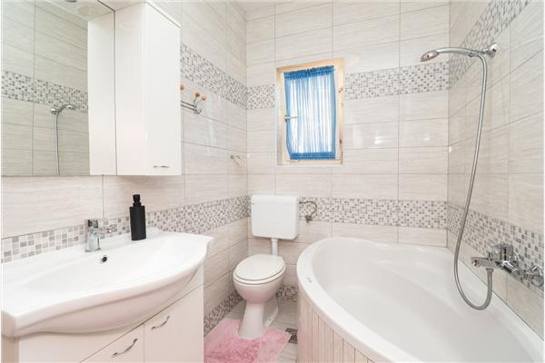 Apartment A1, for 5 persons