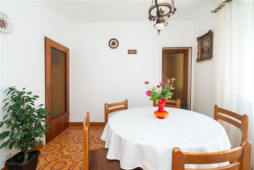 Apartment A1, for 5 persons
