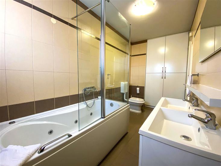 Apartment A8, for 6 persons