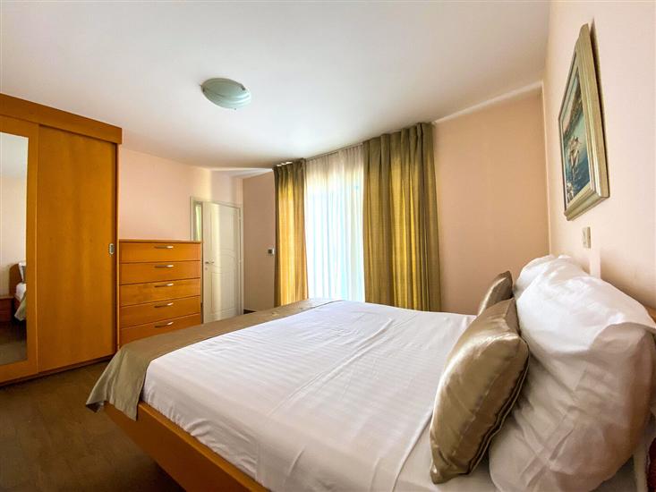 Apartment A8, for 6 persons