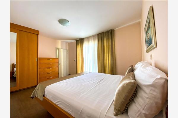 Apartment A8, for 6 persons