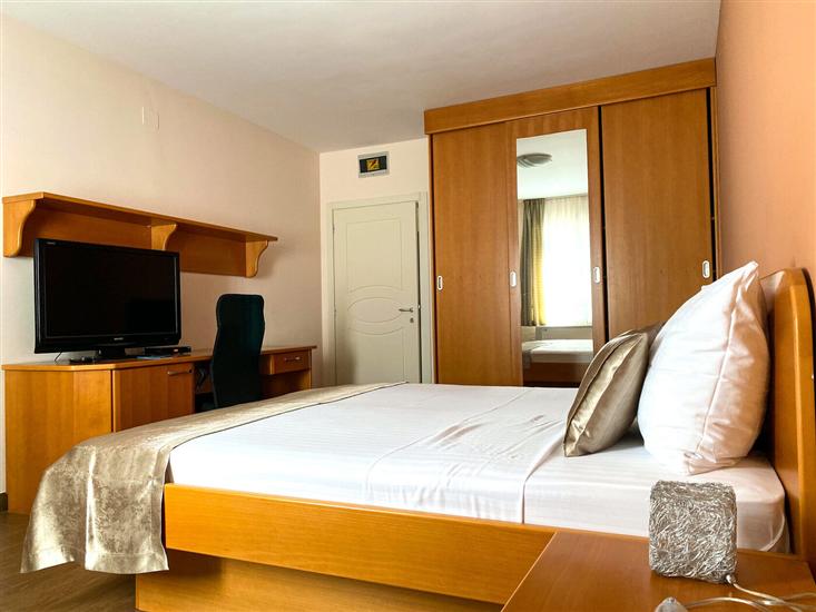 Apartment A8, for 6 persons