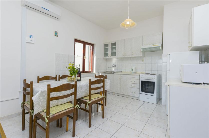 Apartment A1, for 6 persons