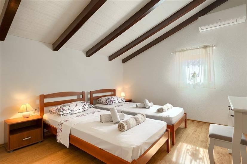 House K1, for 10 persons