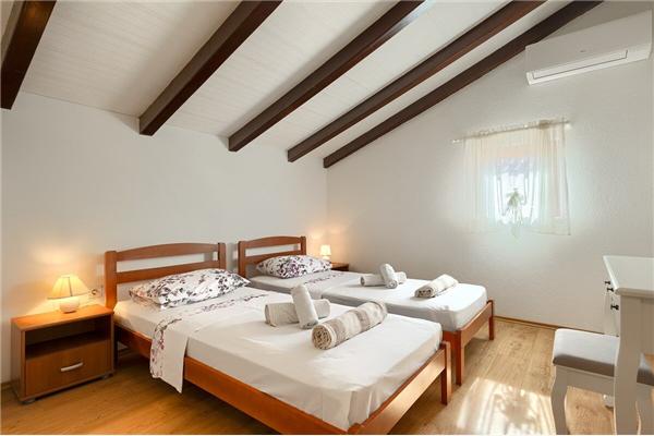 House K1, for 10 persons