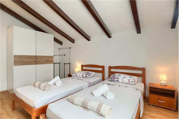 House K1, for 10 persons