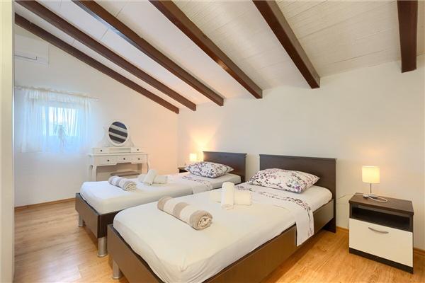 House K1, for 10 persons