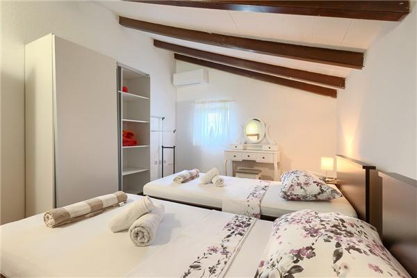 House K1, for 10 persons