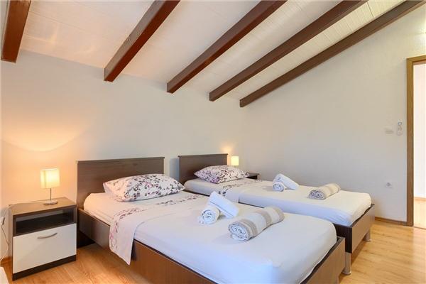 House K1, for 10 persons