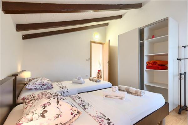 House K1, for 10 persons