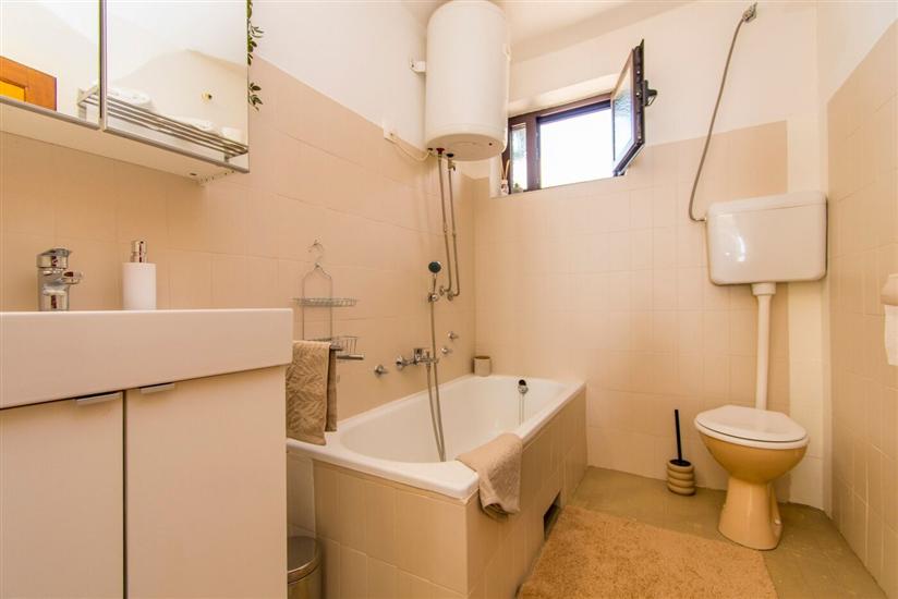 Apartment A1, for 5 persons