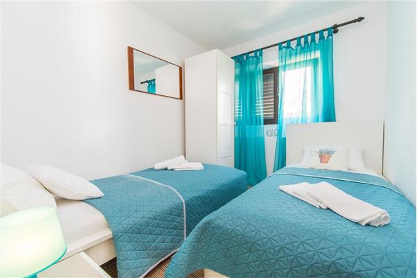 Apartment A1, for 5 persons