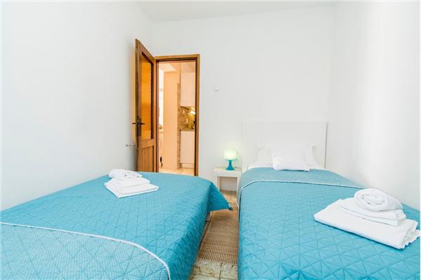 Apartment A1, for 5 persons