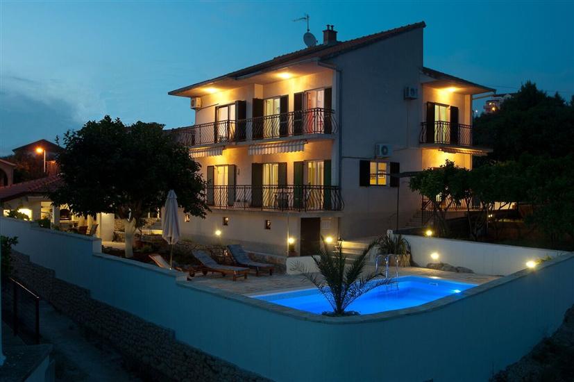 House Mrčela 200m from beach