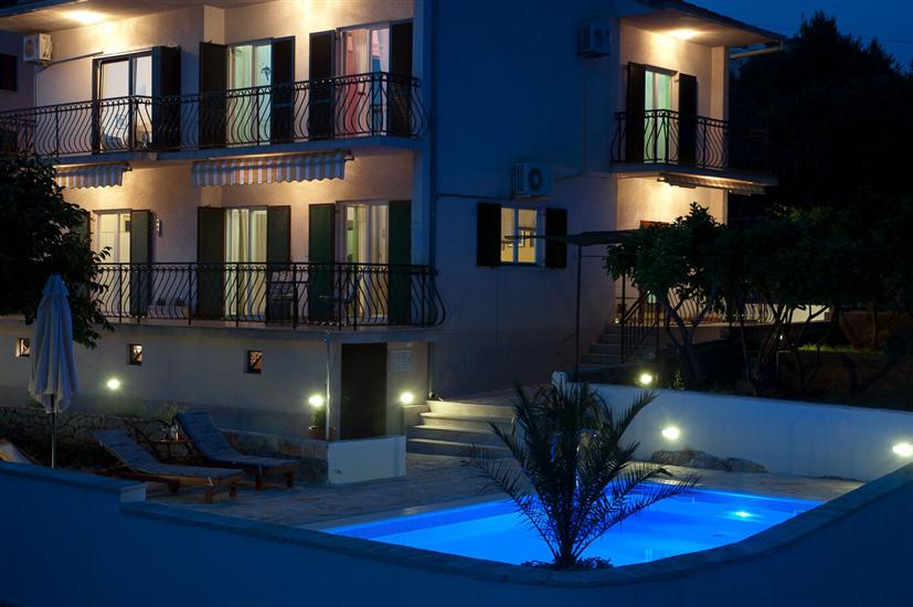 House Mrčela 200m from beach