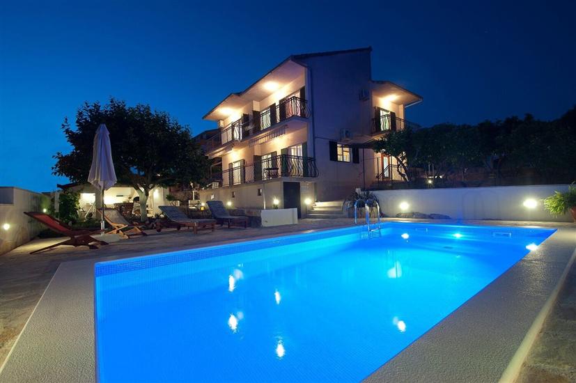 House Mrčela 200m from beach