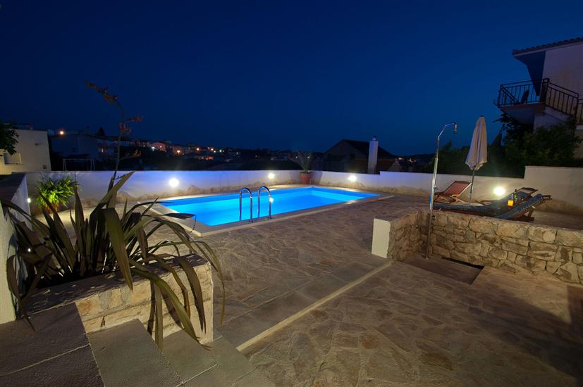 House Mrčela 200m from beach