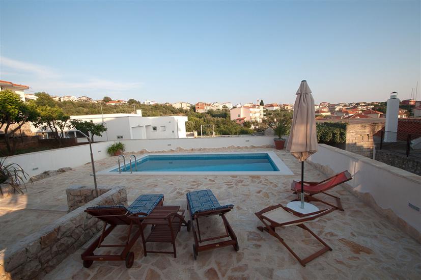 House Mrčela 200m from beach