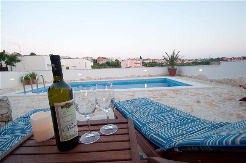 House Mrčela 200m from beach