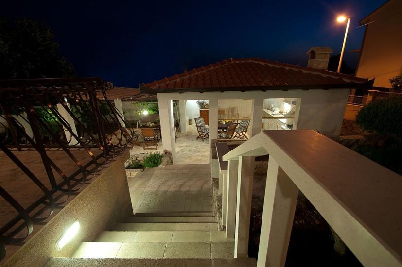 House Mrčela 200m from beach