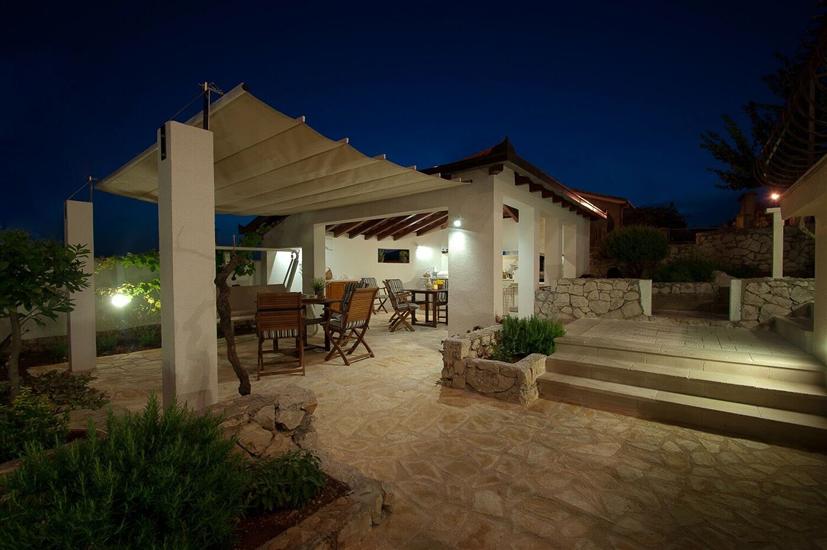 House Mrčela 200m from beach