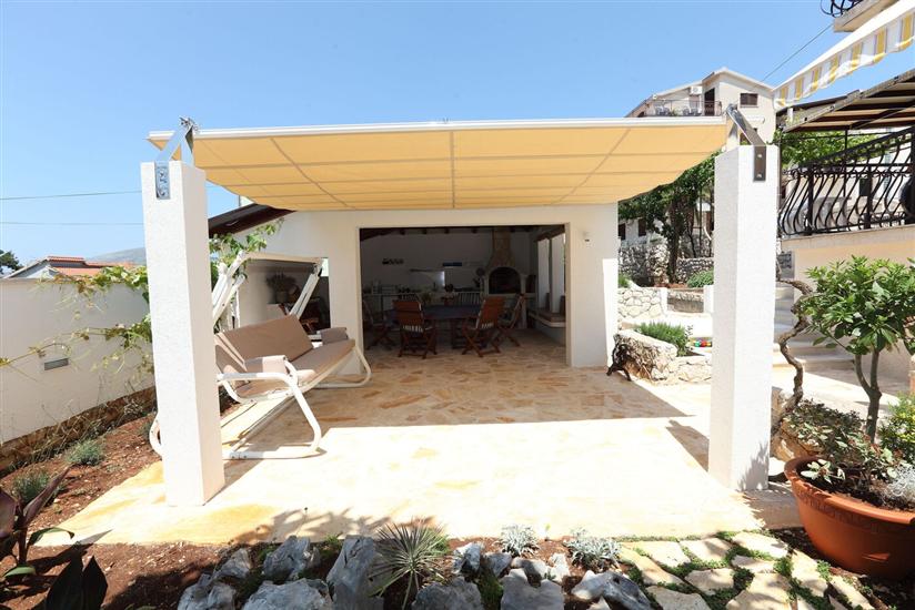 House Mrčela 200m from beach