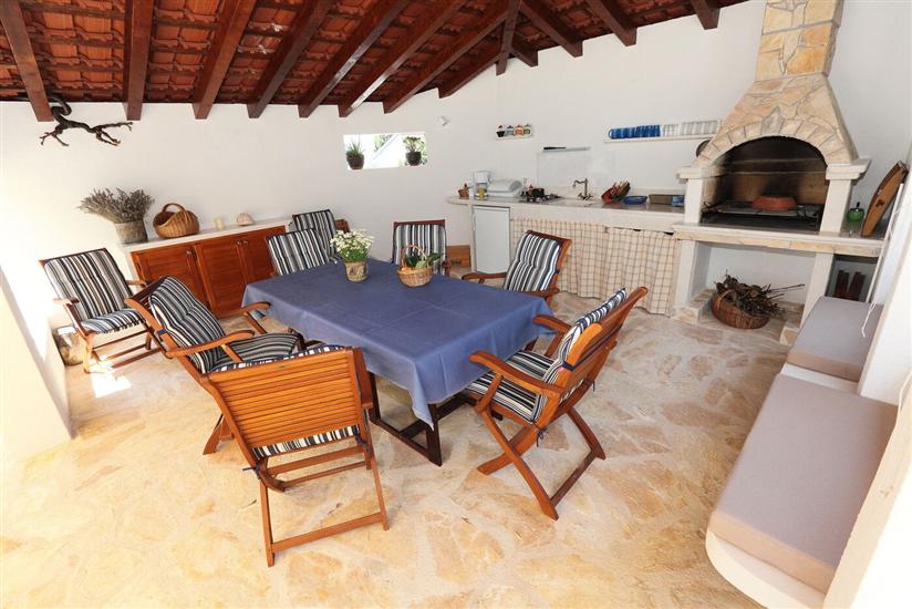 House Mrčela 200m from beach