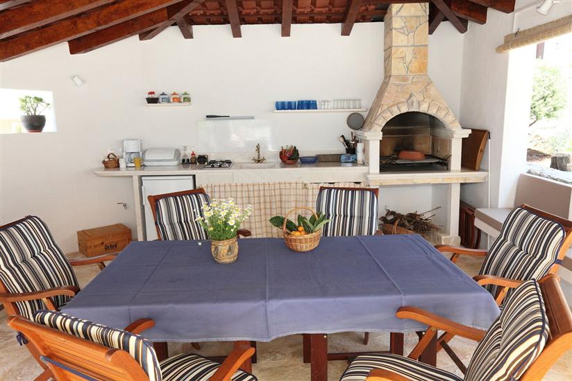 House Mrčela 200m from beach