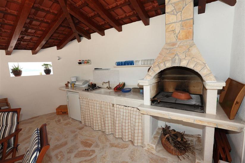 House Mrčela 200m from beach