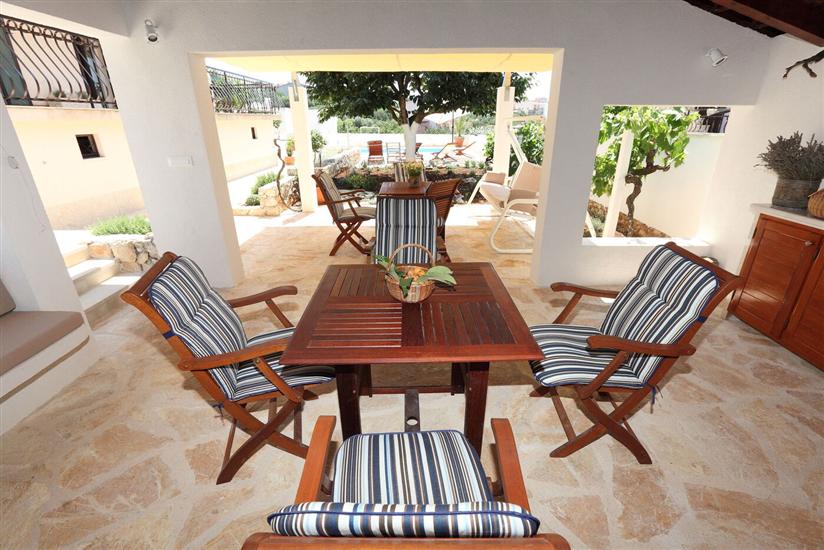 House Mrčela 200m from beach