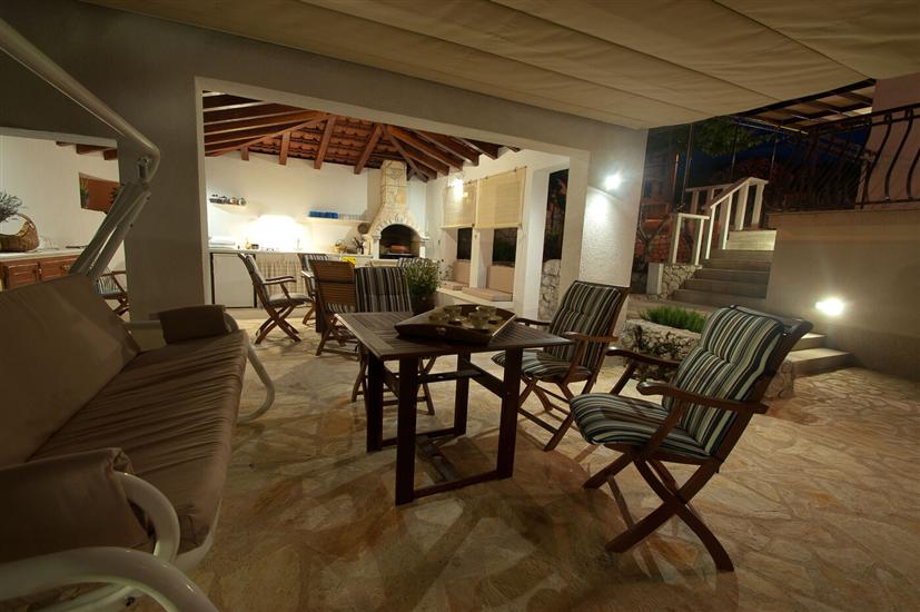 House Mrčela 200m from beach