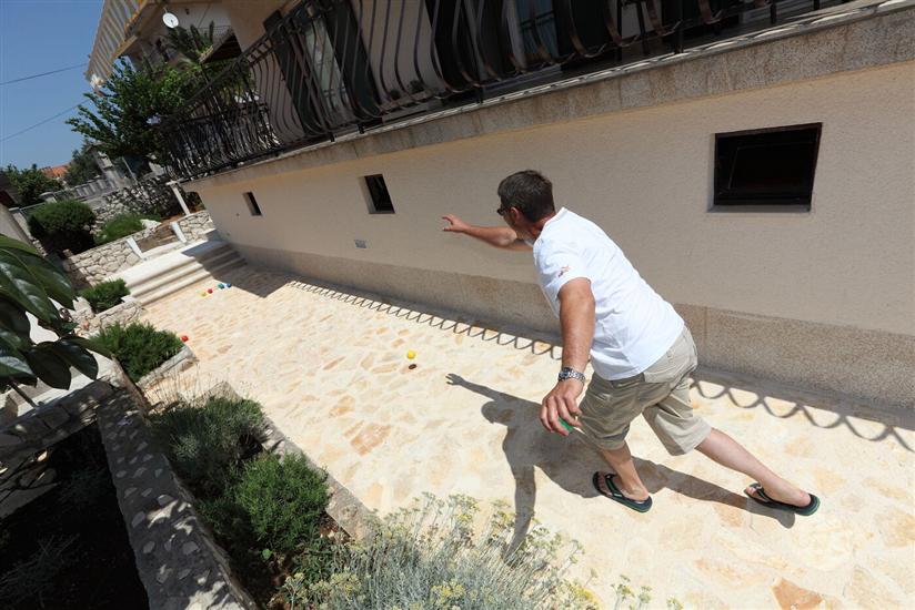 House Mrčela 200m from beach