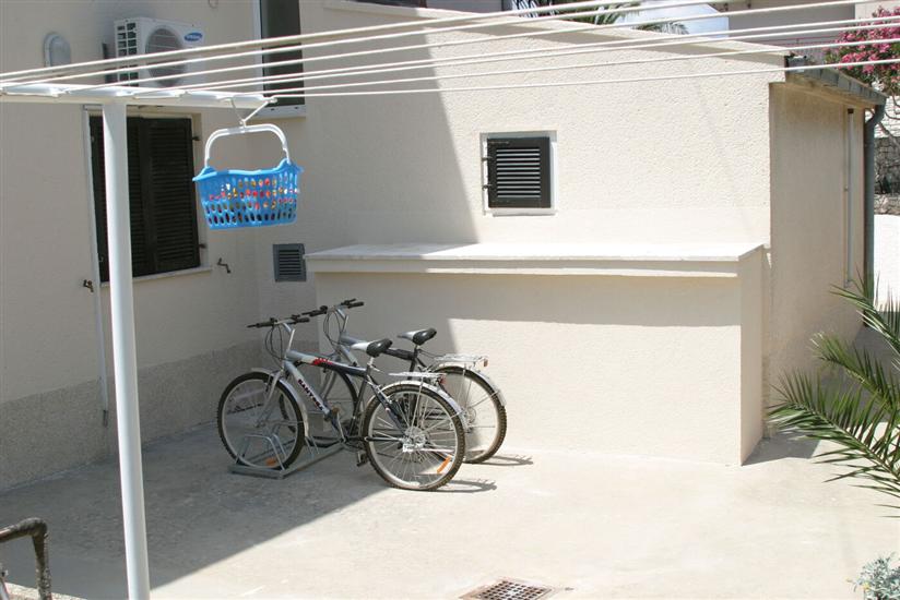 House Mrčela 200m from beach