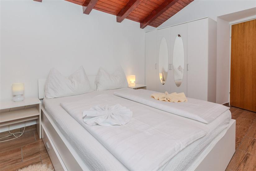 House K1, for 8 persons