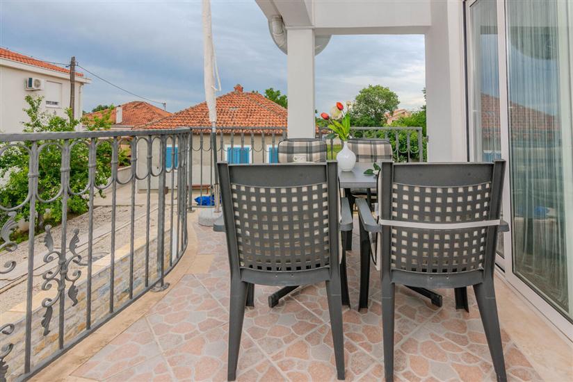 House K1, for 8 persons