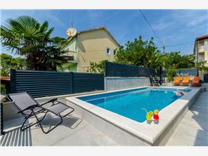 Apartments Pleasures , Size 40.00 m2, Accommodation with pool, Airline distance to town centre 500 m