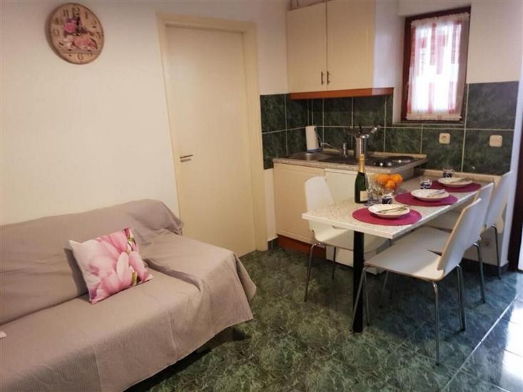 Apartment A1, for 5 persons