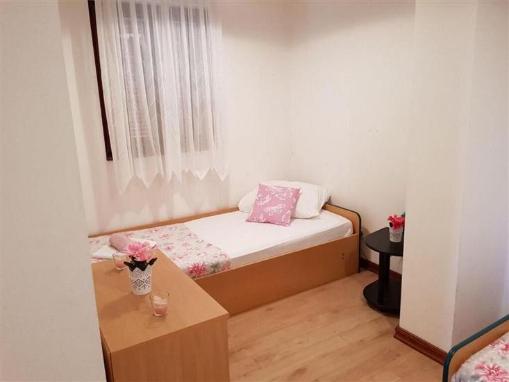 Apartment A1, for 5 persons