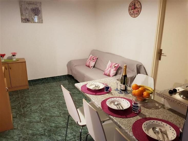 Apartment A1, for 5 persons