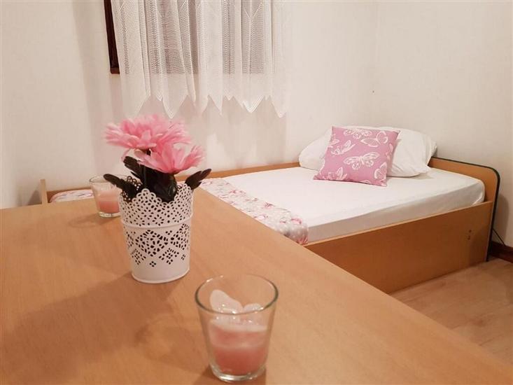 Apartment A1, for 5 persons