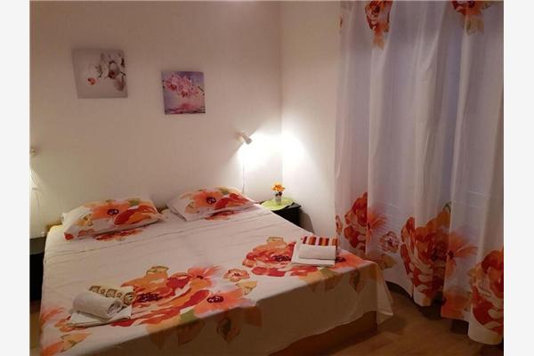Apartment A1, for 5 persons